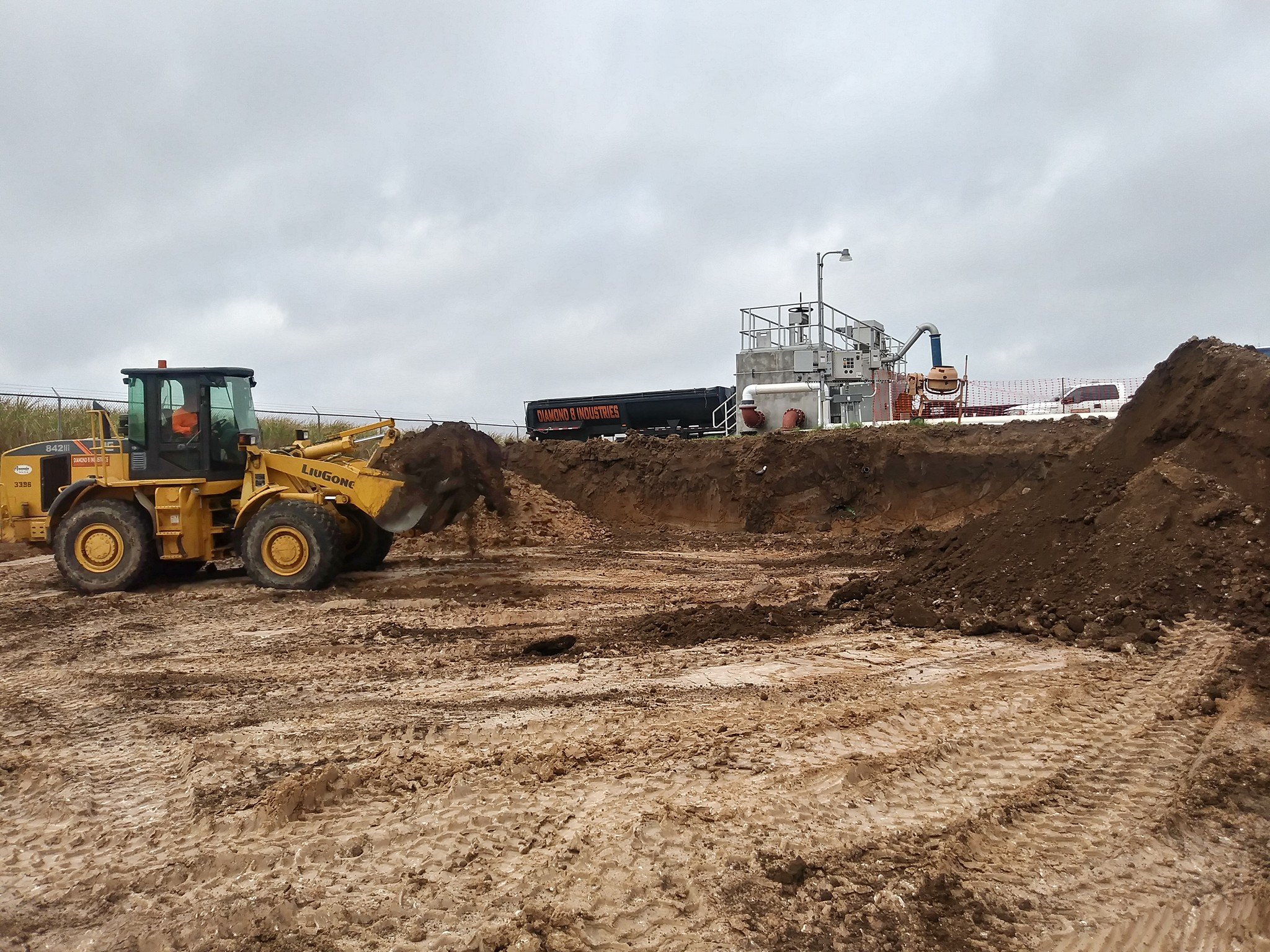 Diamond 8 LiuGong loader — site work at water treatment plant